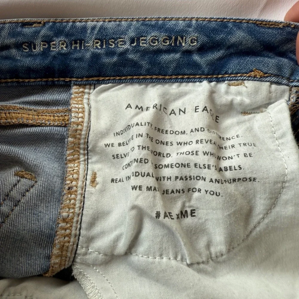 American Eagle Super Hi-Rise Jegging Distressed Blue Jeans Next Level Stretch 0